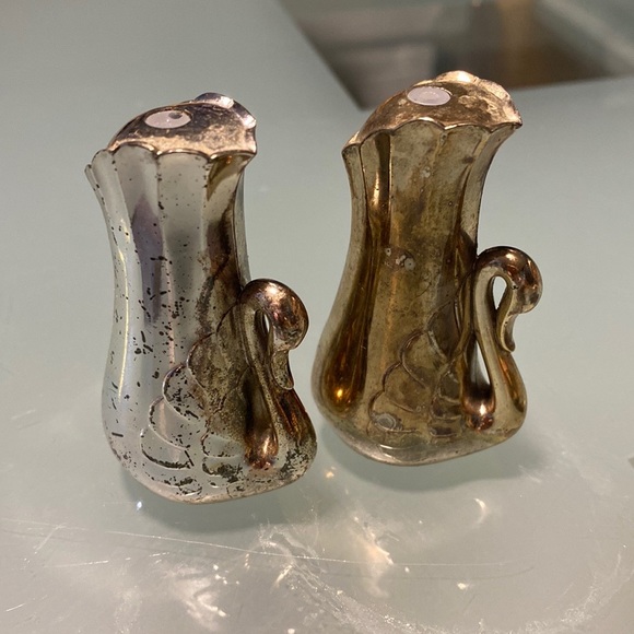 Vintage William A. Rogers Silverplate Swan Salt & Pepper Set - Picture 3 of 4